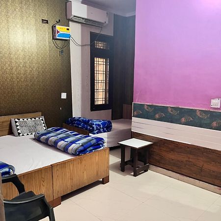 Hotel Pushpanjali Халдвані Екстер'єр фото