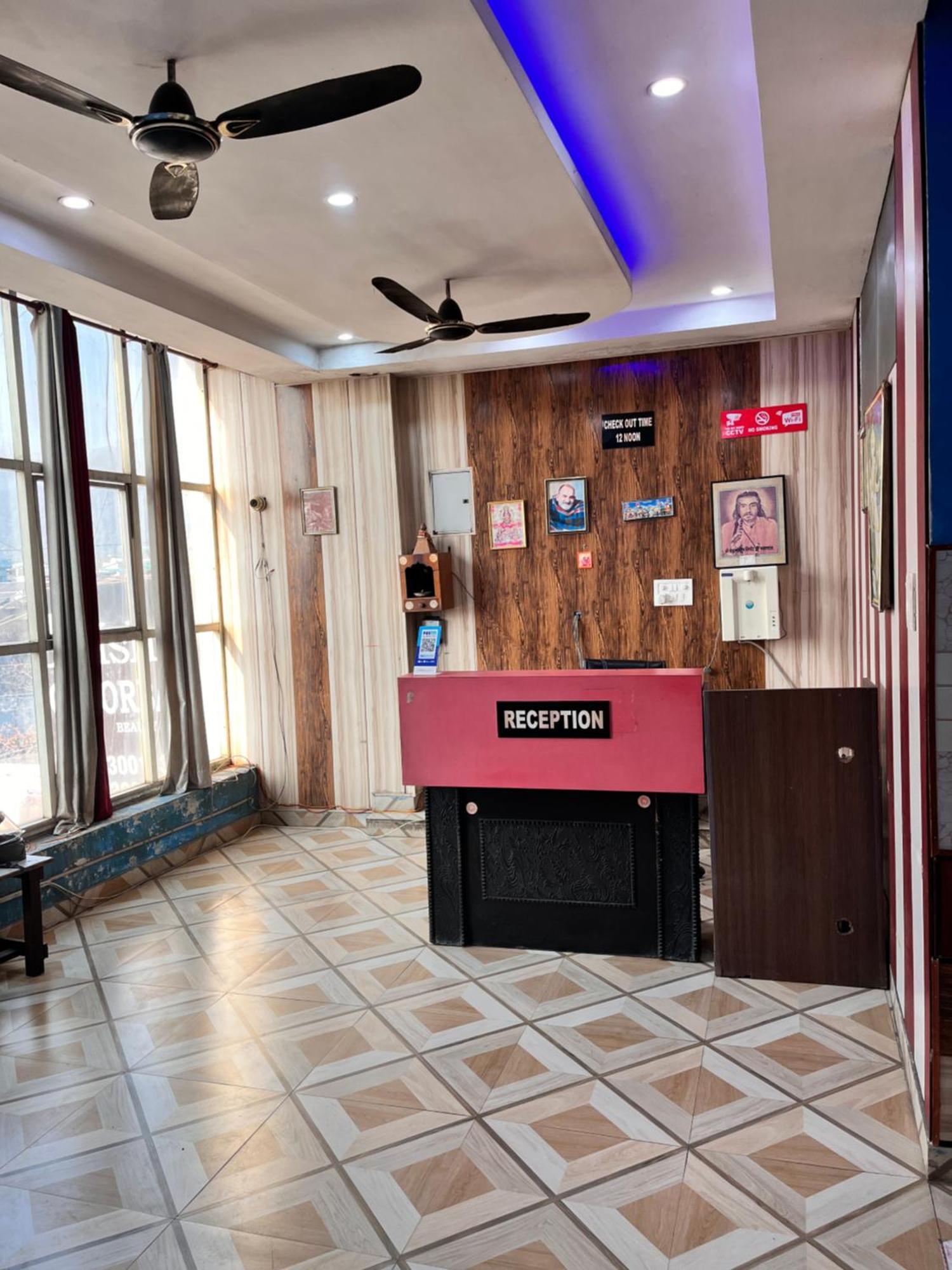 Hotel Pushpanjali Халдвані Екстер'єр фото