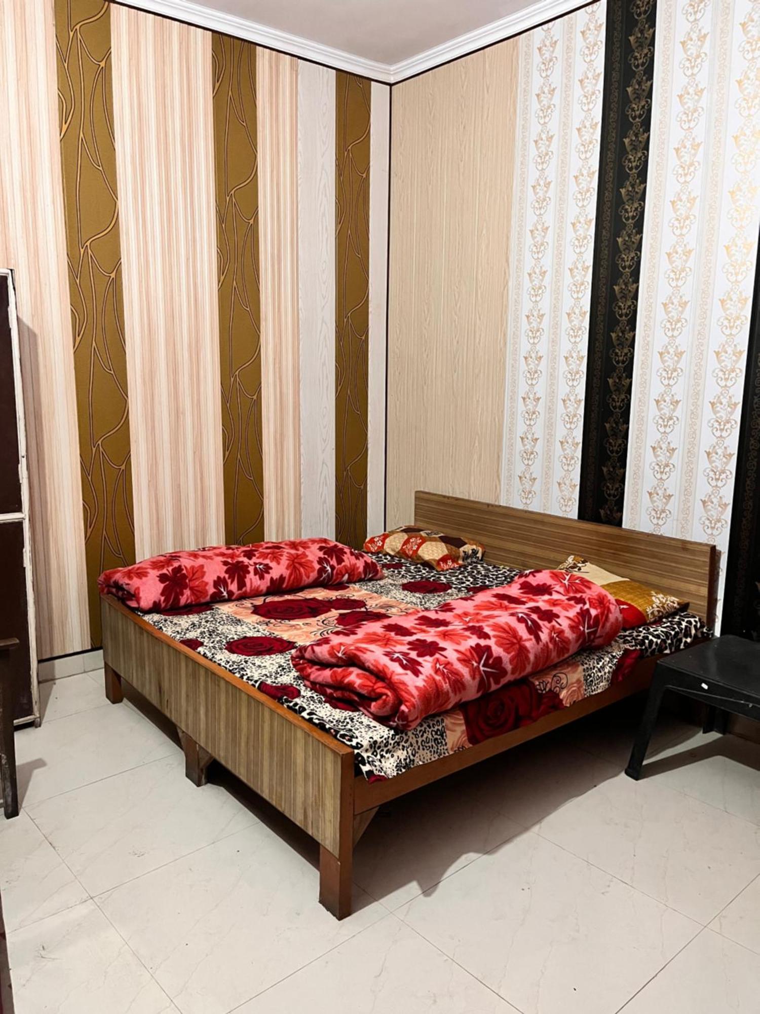 Hotel Pushpanjali Халдвані Екстер'єр фото