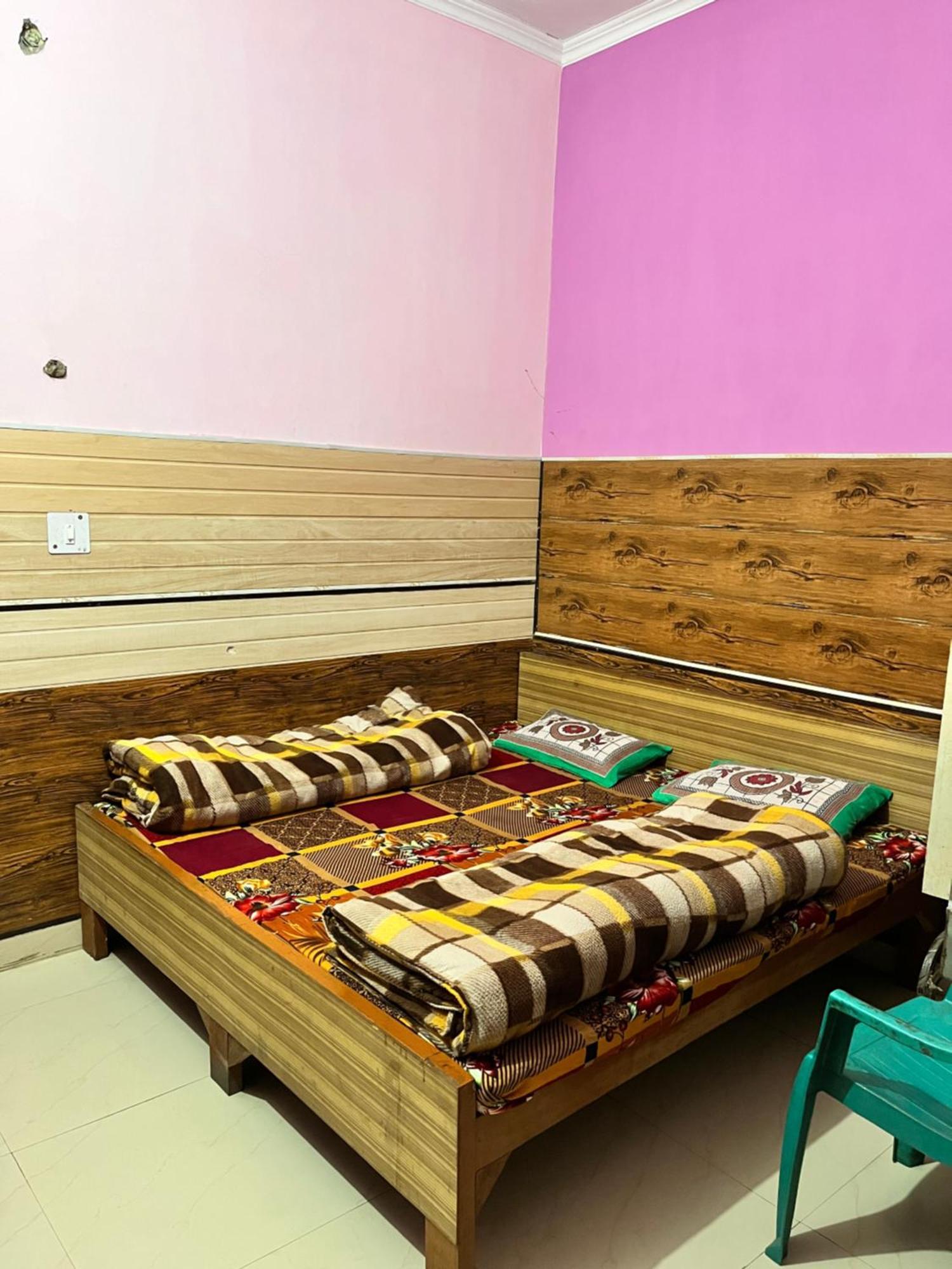 Hotel Pushpanjali Халдвані Екстер'єр фото