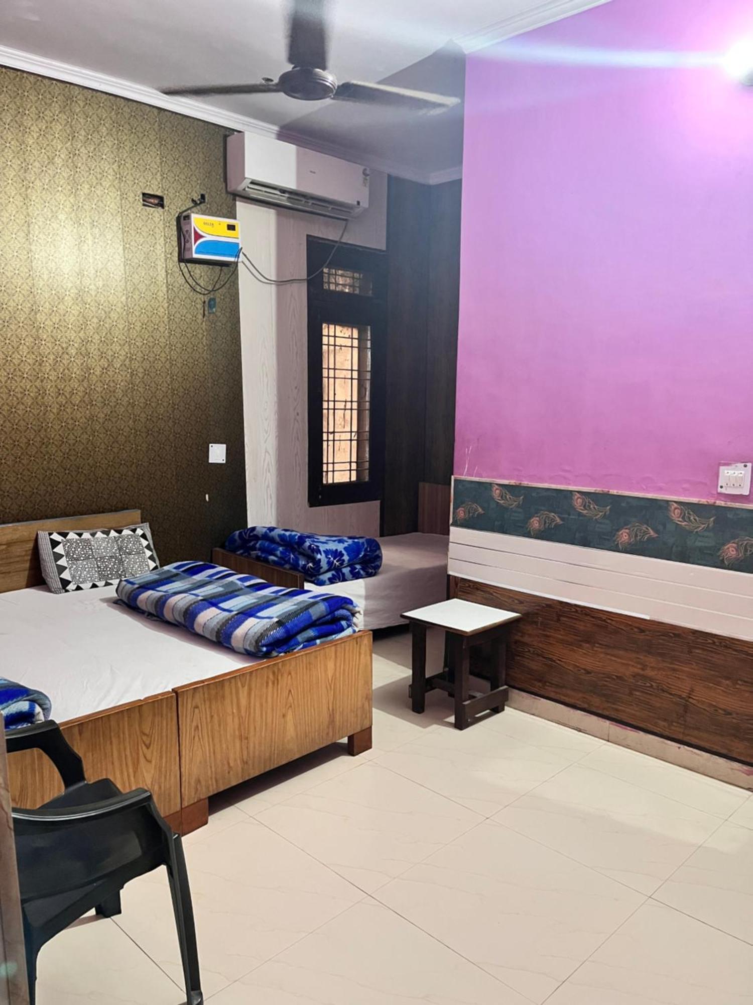 Hotel Pushpanjali Халдвані Екстер'єр фото